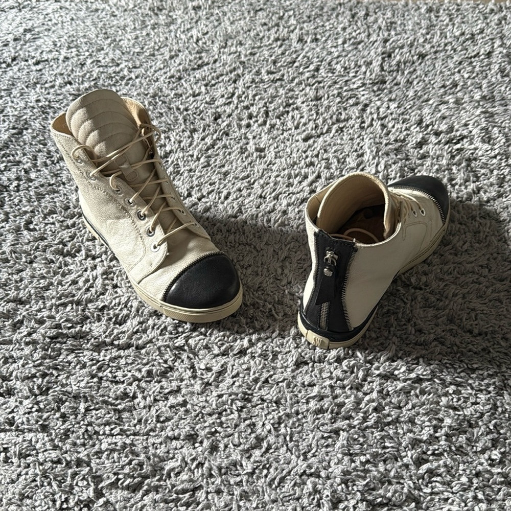 Stuart Weitzman - Zipit Leather Hightop Sneakers